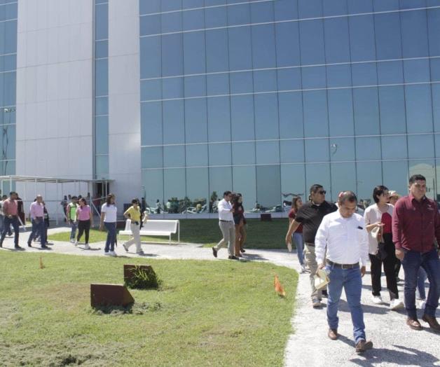Prevén recorte de burocracia