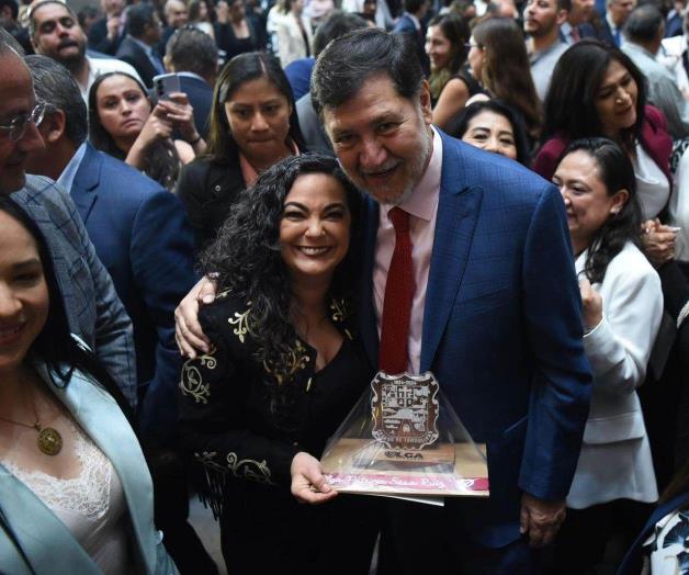 Asiste Olga Sosa a informe de Noroña