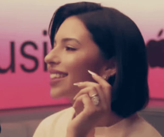 A las mujeres les cuesta más sobresalir en industria musical: Ángela