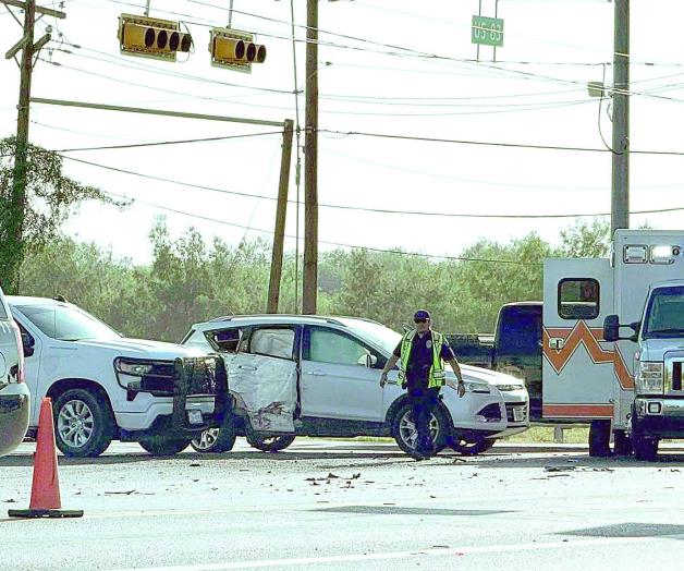 Sufren severos daños 2 camionetas en choque Sufren severos daños 2 camionetas en choque