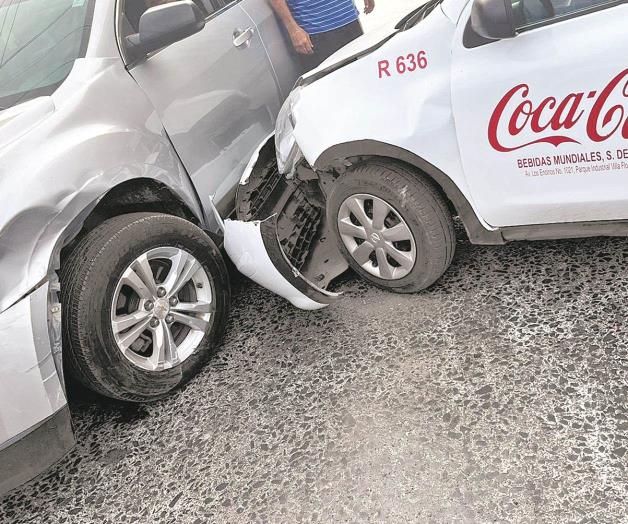 Omite alto y propicia un fuerte accidente