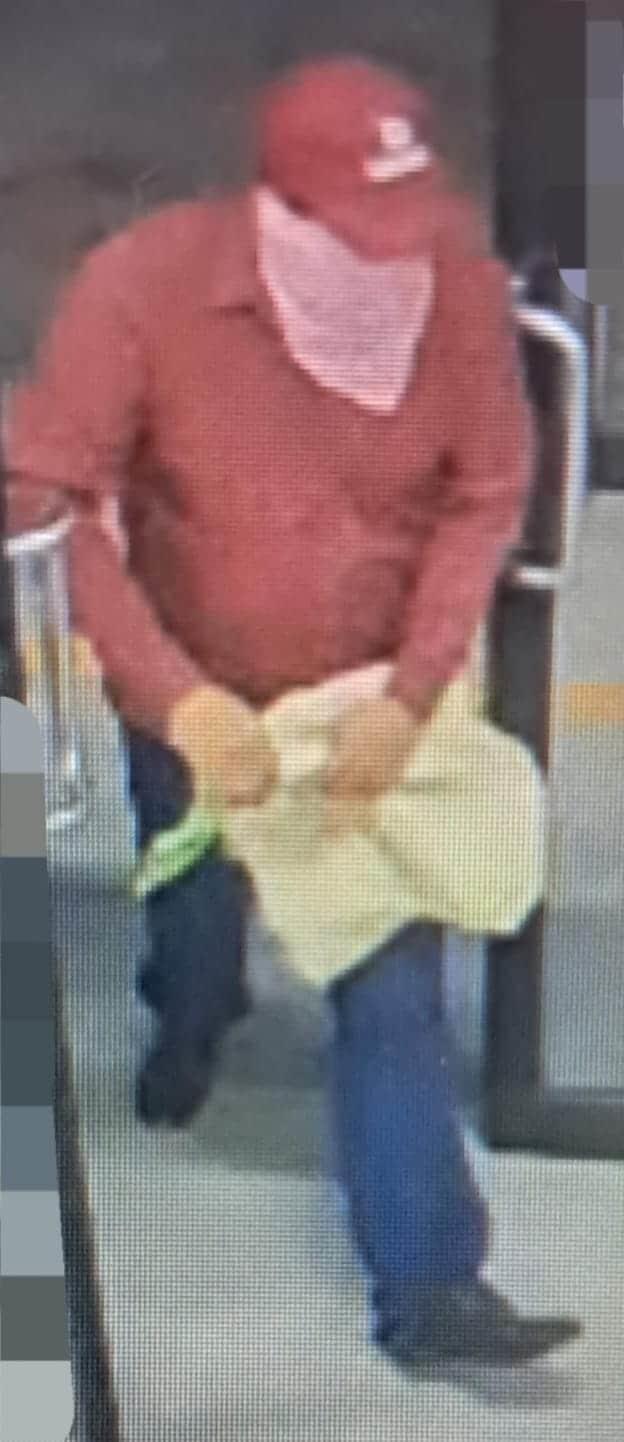Asalta a cajera de un negocio Asalta a cajera de un negocio