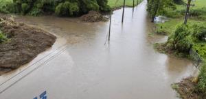 Huracán se fortalece a categoría 3 mientras impacta Puerto Rico