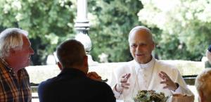 Emotivo Almuerzo Solidario del Papa León XIV en Vaticano