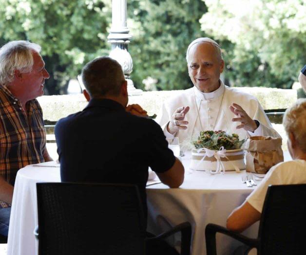 Emotivo Almuerzo Solidario del Papa Le&oacute;n XIV en Vaticano