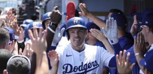 Dodgers vencen a Padres con jonrón de Mookie Betts en la octava entrada