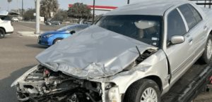 Dos personas heridas en choque y volcadura