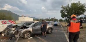 Choque entre cinco vehículos deja saldo de heridos en Santiago