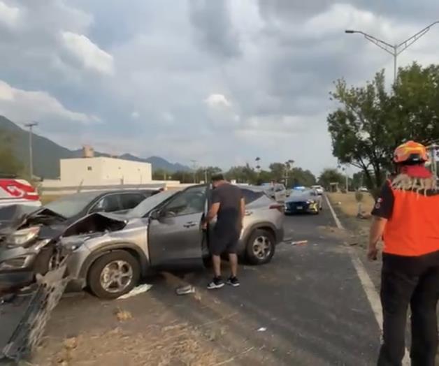 Choque entre cinco vehículos deja saldo de heridos en Santiago Choque entre cinco vehículos deja saldo de heridos en Santiago