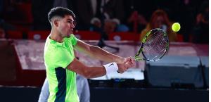 Carlos Alcaraz gana Masters de Cincinnati; Sinner se retira