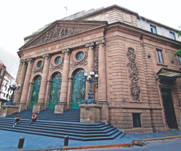 Nueva normativa en CDMX busca combatir el fast fashion con reciclaje de ropa