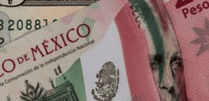 Debilitamiento del dólar afecta mercados y calificación crediticia
