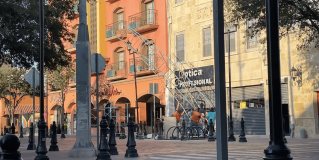 Se desploma andamio durante trabajos de #remodelación en la plaza principal; afortunadamente nadie salíó lastimado.