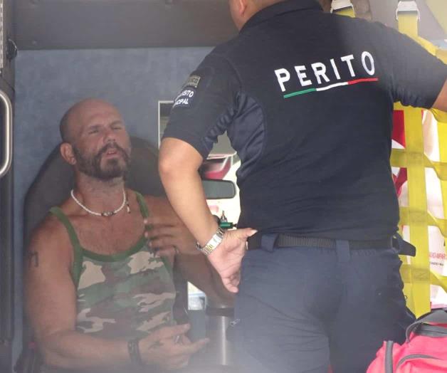 Detienen a un gringo que iba bien drogado Detienen a un gringo que iba bien drogado