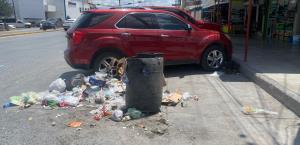 Basura acumulada en el centro de Río Bravo genera malestar entre vecinos