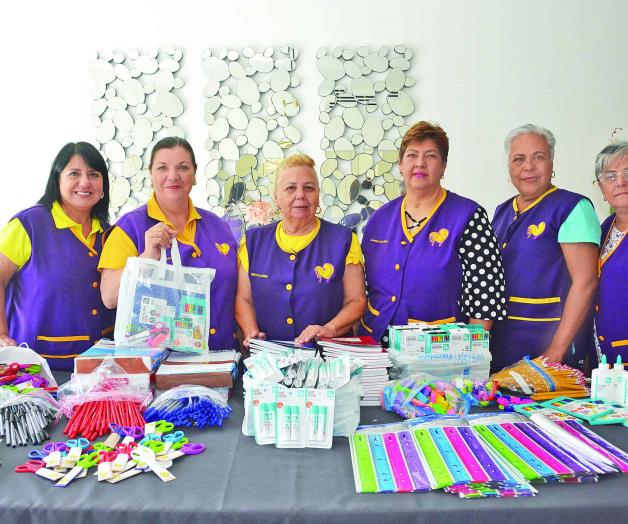 Preparan paquetes de utiles escolares Preparan paquetes de utiles escolares