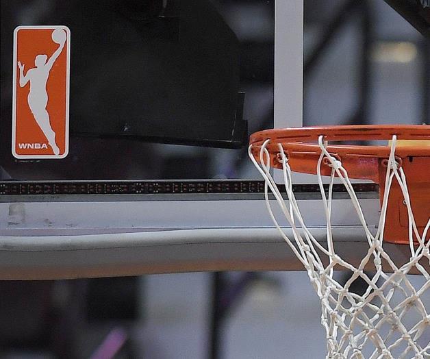 Hombre es arrestado por lanzar juguete sexual en un juego de la WNBA Hombre es arrestado por lanzar juguete sexual en un juego de la WNBA