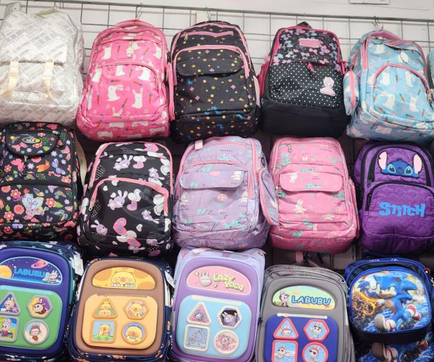 Dejan las mochilas para el último Dejan las mochilas para el último