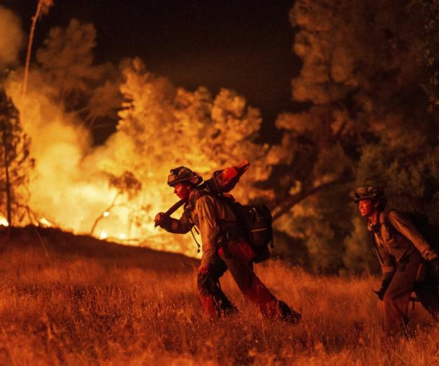 Incendios forestales se propagan en California y Oregon
