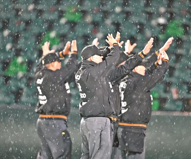 Impide lluvia terminar el tercer juego entre los Diablos y Pericos Impide lluvia terminar el tercer juego entre los Diablos y Pericos