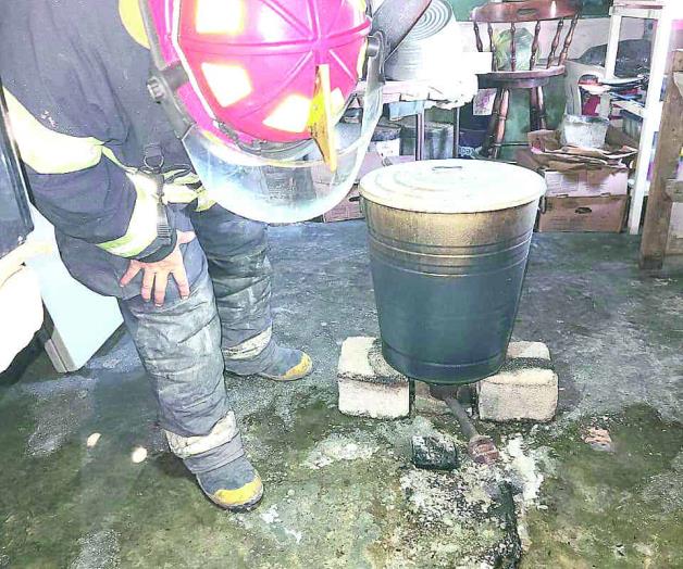 Bomberos logran controlar conato de incendio en casa Bomberos logran controlar conato de incendio en casa