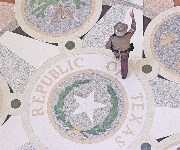 Avalan mapa electoral; lo turnan a Greg Abbott