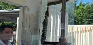 Protesta en Hunucmá: Vecinos atacan CFE por cortes de luz