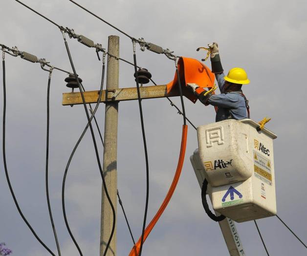 Viven aún 2 mil familias sin luz Viven aún 2 mil familias sin luz