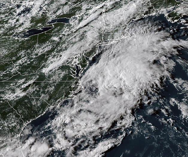 Tormenta Fernand pasa muy al este de Bermudas Tormenta Fernand pasa muy al este de Bermudas