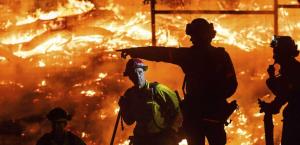 Bombero fallece combatiendo incendio en Montana