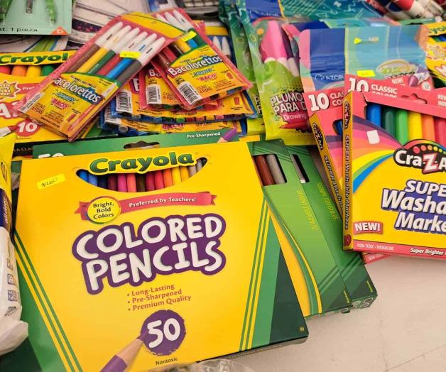 Recurren familias al trueque de uniformes y útiles escolares Recurren familias al trueque de uniformes y útiles escolares