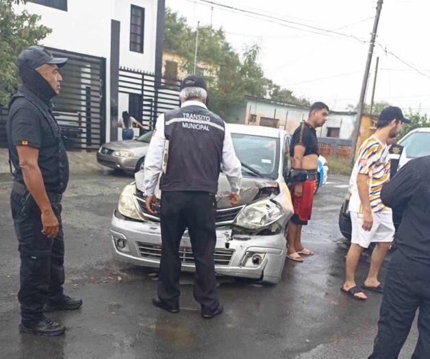 Choca, se intenta dar a la fuga y vuelve a chocar Choca, se intenta dar a la fuga y vuelve a chocar