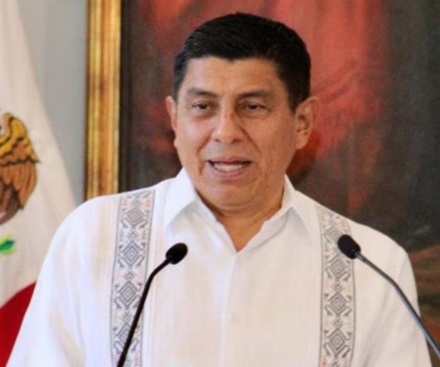 Gobernador de Oaxaca anuncia devoluci&oacute;n de 630 plazas a trabajadores