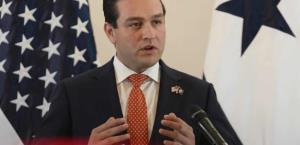 Embajador de EEUU respalda a grupo de diputados panameños que se suman a alianza inquieta por China