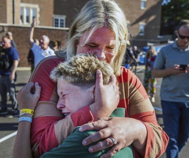 Tiroteo en escuela católica de Minneapolis deja 2 niños muertos y 17 personas heridas Tiroteo en escuela católica de Minneapolis deja 2 niños muertos y 17 personas heridas