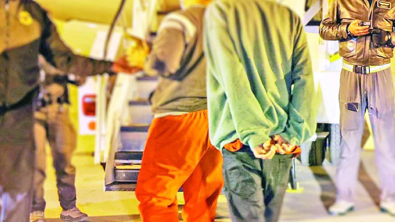 Reclutaban conductores para mover a migrantes