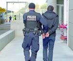 Detienen a hombre por delito sexual contra niño
