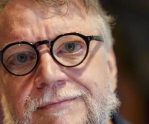 Del Toro casi pierde su colección de cine en un incendio; ahora se despide de parte de ella