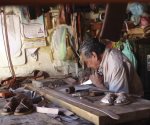 Prohíben que maquiladoras importen telas, ropa y calzado
