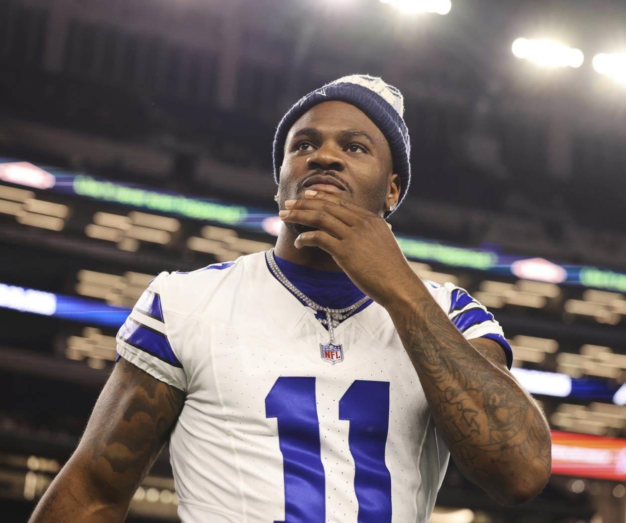 Deja Micah Parsons a Dallas y firma con Empacadores