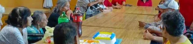 Festejan a los abuelos
