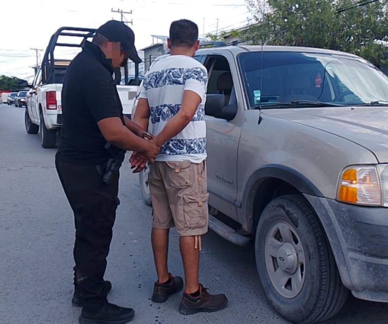 Detienen a sujeto con vehículo robado