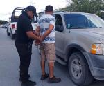 Detienen a sujeto con vehículo robado
