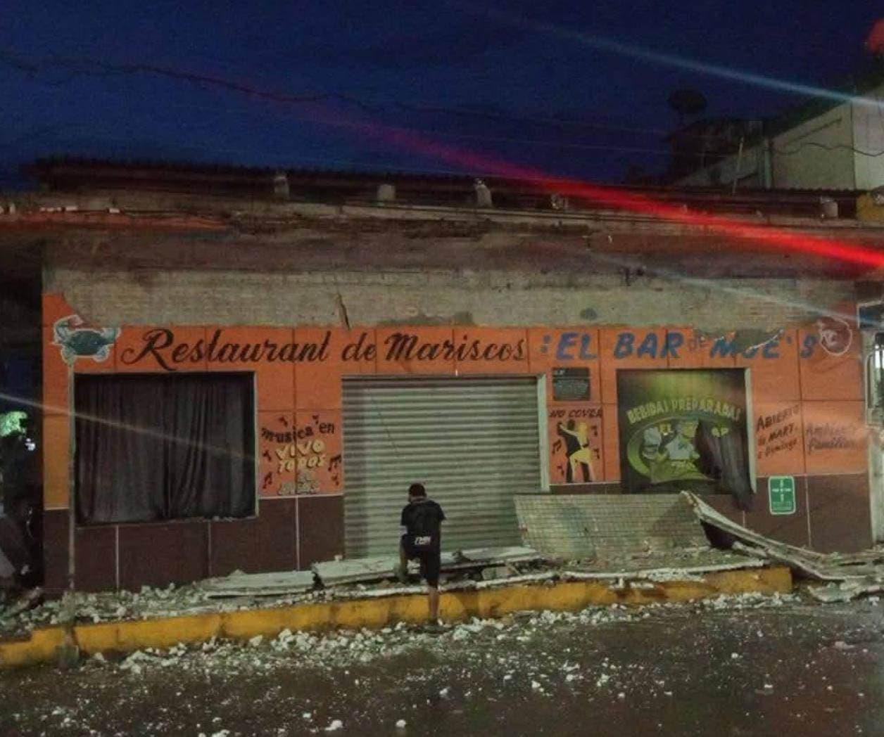 Se desploma marquesina