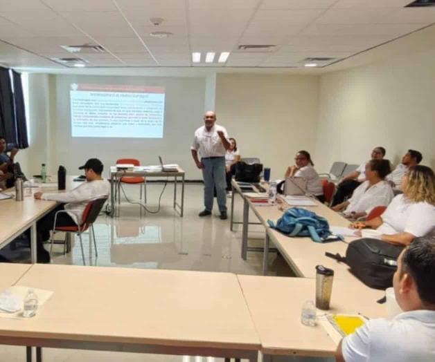 Maestros ponen manos a la obra Maestros ponen manos a la obra