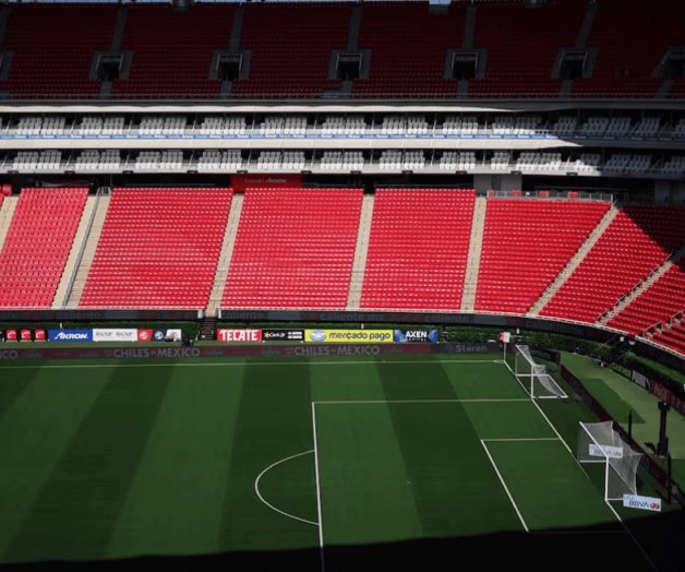 Chivas es abucheado por su afición en su llegada al Akron Chivas es abucheado por su afición en su llegada al Akron