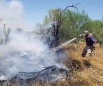 Estinguen fuego en pastizales