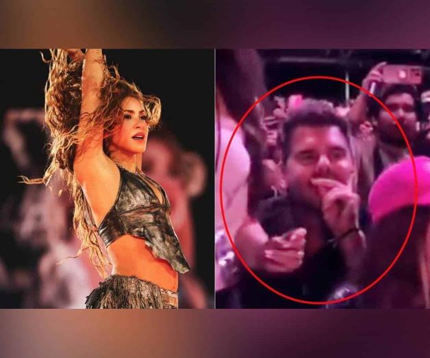 Captan a Antonio de la Rúa viendo a Shakira interpretar Día de enero Captan a Antonio de la Rúa viendo a Shakira interpretar Día de enero