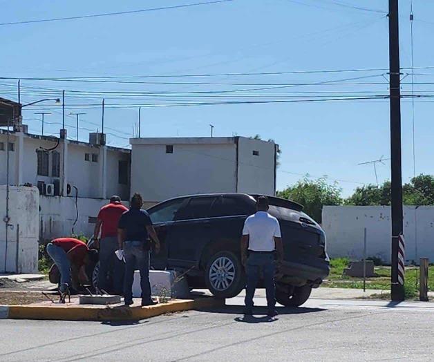 Mujer termina ´montada´ en camellón del centro Mujer termina ´montada´ en camellón del centro