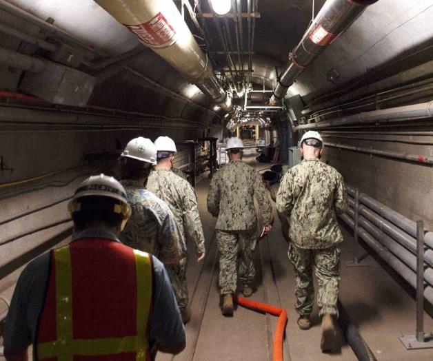 Acusan a dos civiles en derrame en Pearl Harbor Acusan a dos civiles en derrame en Pearl Harbor